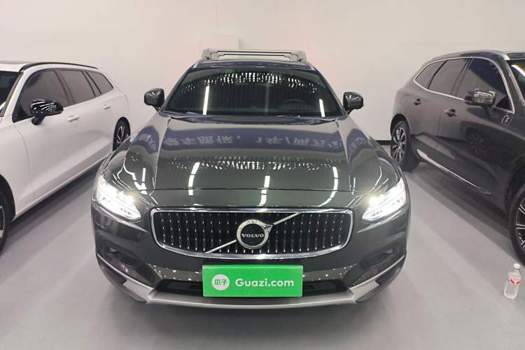 Used Volvo V90 2021 Cross Country B5 AWD Prestige Edition
