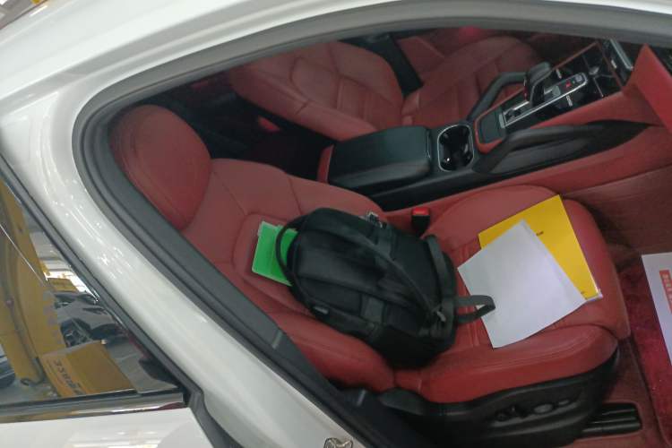 Used Porsche Cayenne E-Hybrid 2021 Cayenne E-Hybrid 2.0T Right Front Seat