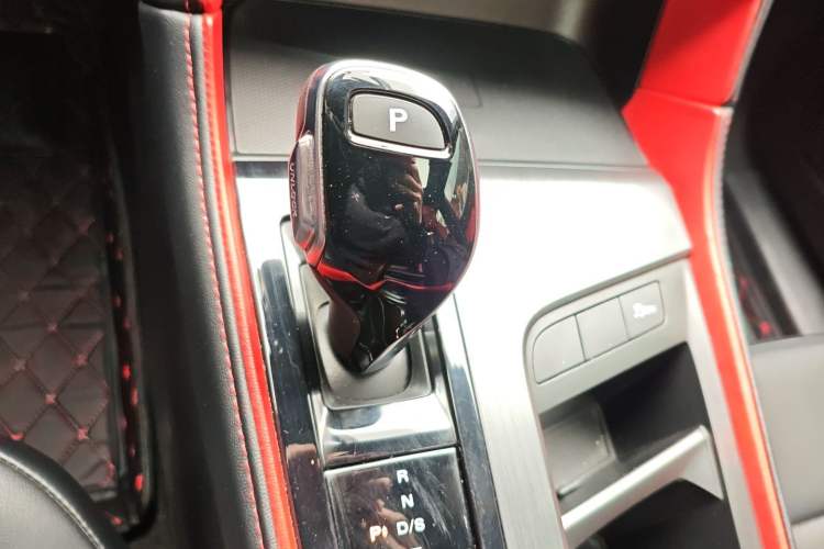 Used MG 6 2020 1.5T Automatic Trophy Luxury Edition Gear Lever