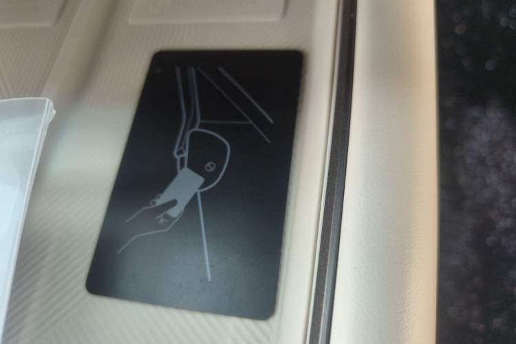 Used Li Auto i6 2025 Model Four-Wheel-Drive Standard Type
