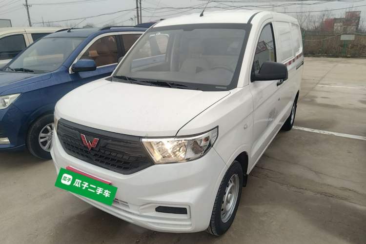 Used Wuling Hongguang V 2022 1.5L Jingqu Edition Enclosed-Window Vehicle with Hydraulic Power Steering LAR