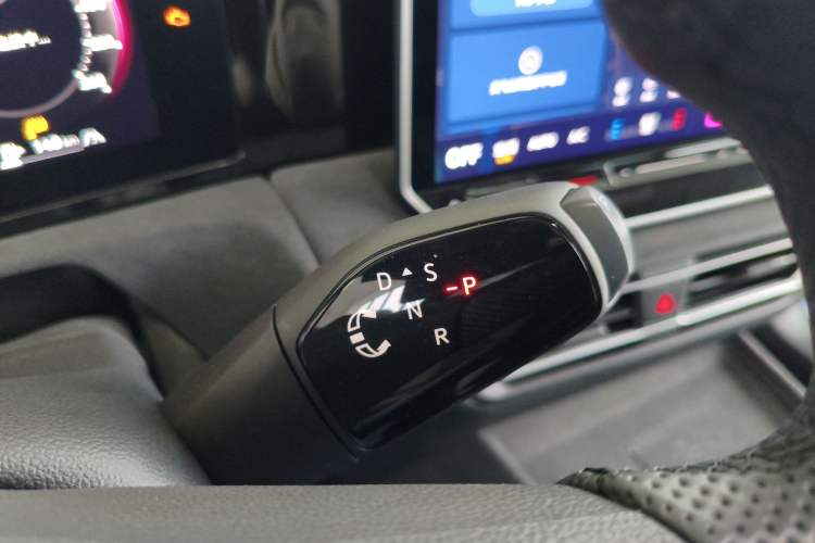 Used Volkswagen Tiguan L 2024 PRO 380TSI Four-Wheel Drive R-Line Smart Edition Gear Lever