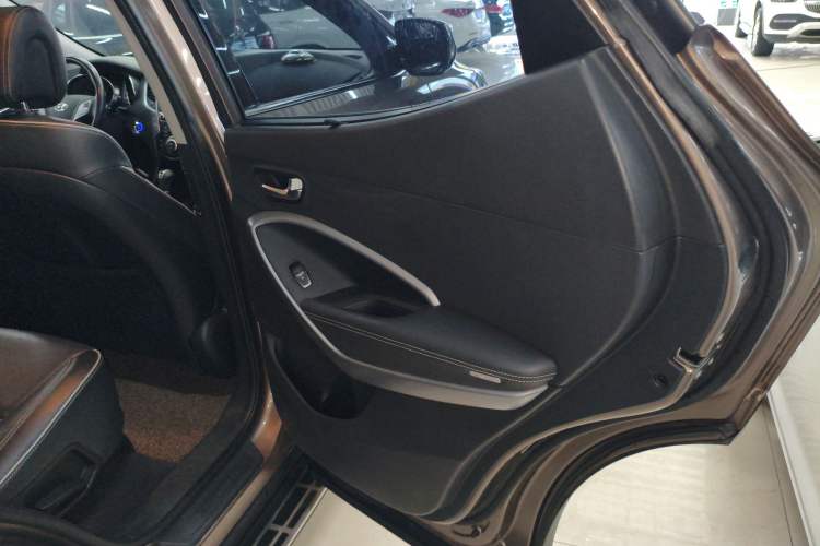 Used Hyundai Santa Fe 2017 2.0T Automatic Two-Wheel Drive Smart Version 7 Seats
