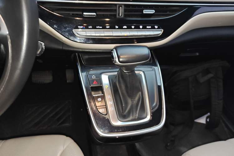 Used GAC Trumpchi M6 2021 270T DCT Elite Edition (7-seater) Gear Lever