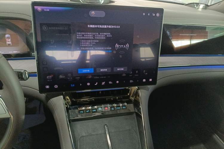 Used Denza Z9 2024 1100 km Four-Wheel Drive Max Version Audio And AC Panel