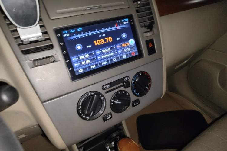 Used Nissan Tiida Sedan 2005 1.6JE AT Audio And AC Panel