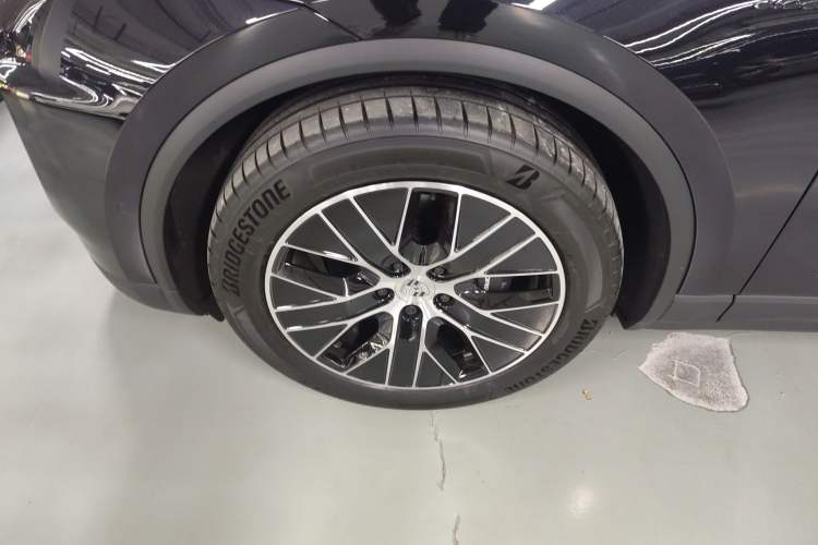 Used Porsche Macan 2024 Macan Long Range Edition
