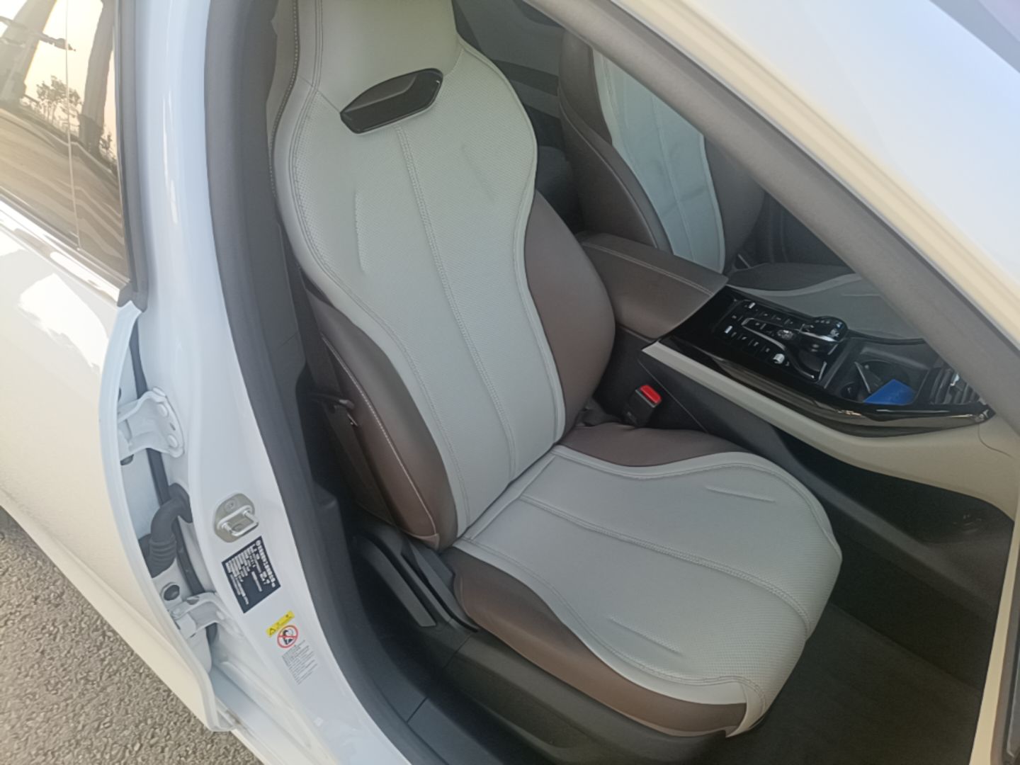 BYD Qin PLUS 2024 HONOR Edition DM-i 55KM Leading Model — снимка 19