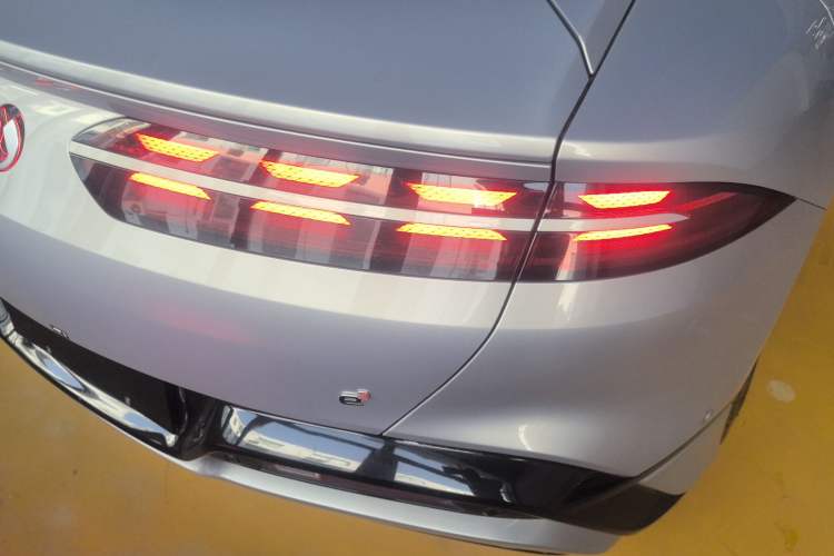 Used Denza Z9GT 2024 1100 Four-Wheel Drive Max Edition Right Rear Taillight