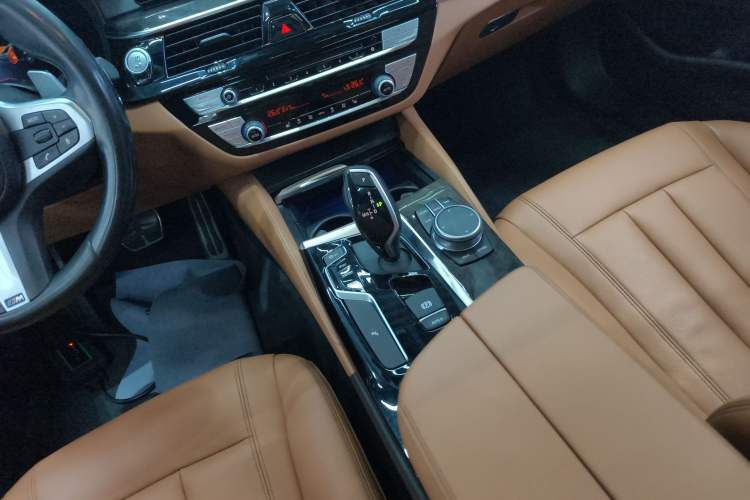 Used BMW 5 Series 2019 Facelifted 530Li Leading Edition M Sport Package