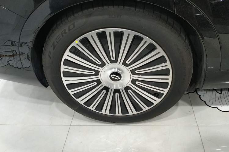 Used Hima AITO M9 2025 Extended-Range Ultra Version 52 kWh 5-Seater Edition Right Rear Wheel Hub