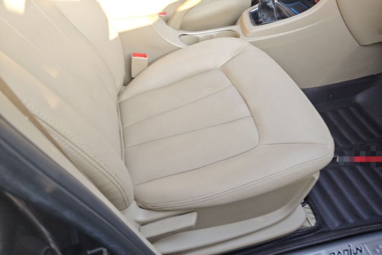 Used Baojun 730 2015 1.8L Manual Luxury Navigation ESP Version 7-seater
