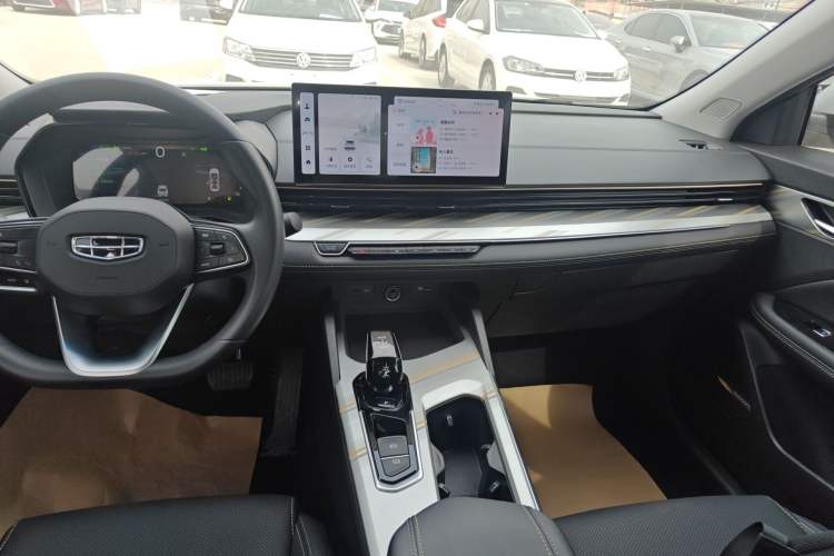 Used Geely Auto Emgrand L HiP 2024 Longteng Edition 1.5TD-DHT Pro 100KM Superior Model Audio And AC Panel