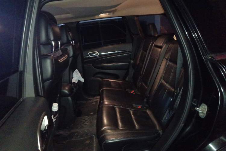 Used Jeep Grand Cherokee 2011 Revised Version 3.6L Comfort Edition
