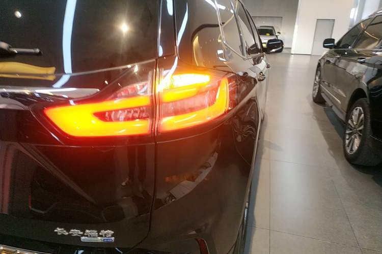 Used Ford Edge 2021 PLUS EcoBoost 245 Two-Wheel-Drive Titanium 7-Seater Right Rear Taillight