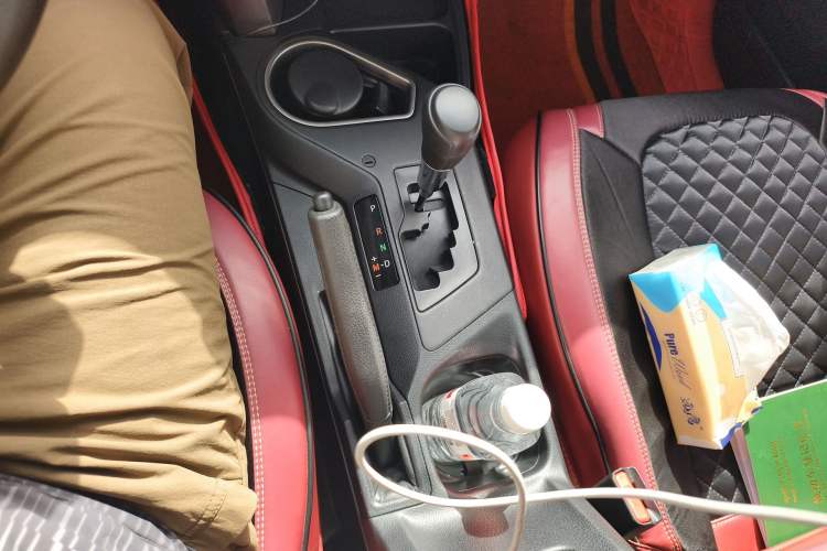 Used Toyota RAV4 2019 2.0L CVT Two-Wheel Drive Comfort Edition China VI Standard Gear Lever