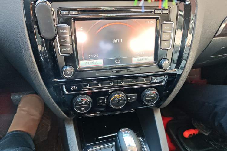 Used Volkswagen Sagitar 2015 230TSI Automatic Luxury Model
