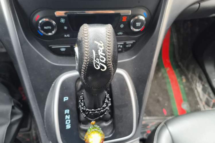 Used Ford Kuga 2015 2.0L GTDi Four-Wheel Drive Prestige Model Gear Lever