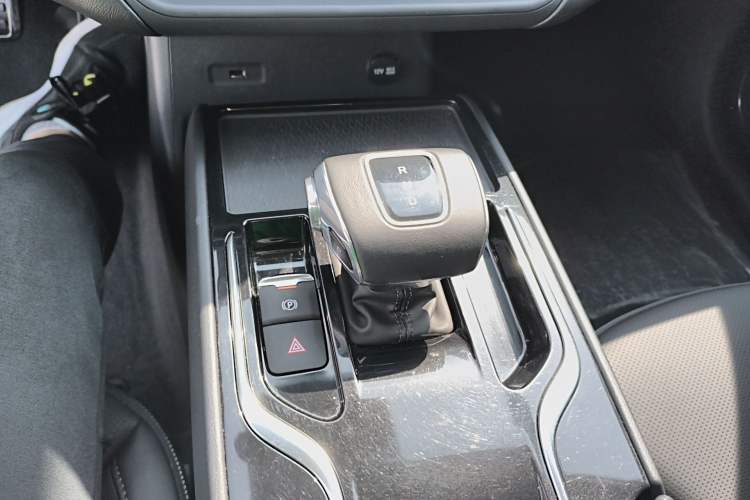 Used Hongqi E-QM5 2021 Online Booking Charging Basic Edition 5 Seats Gear Lever