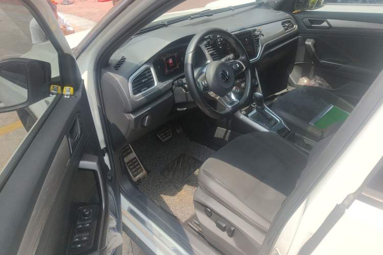 Used Volkswagen T-ROC 2022 280TSI DSG Two-Wheel Drive R-Line Pro PLUS
