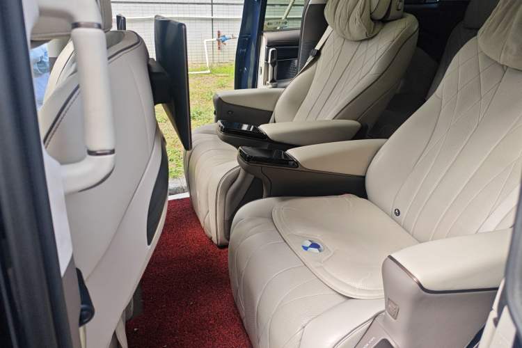 Used Denza D9 2022 DM-i 970 Four-Wheel Drive Flagship Model
