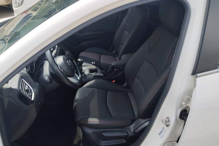 Used Mazda 3 Axela 2014 Sedan 1.5L Manual Comfort Model