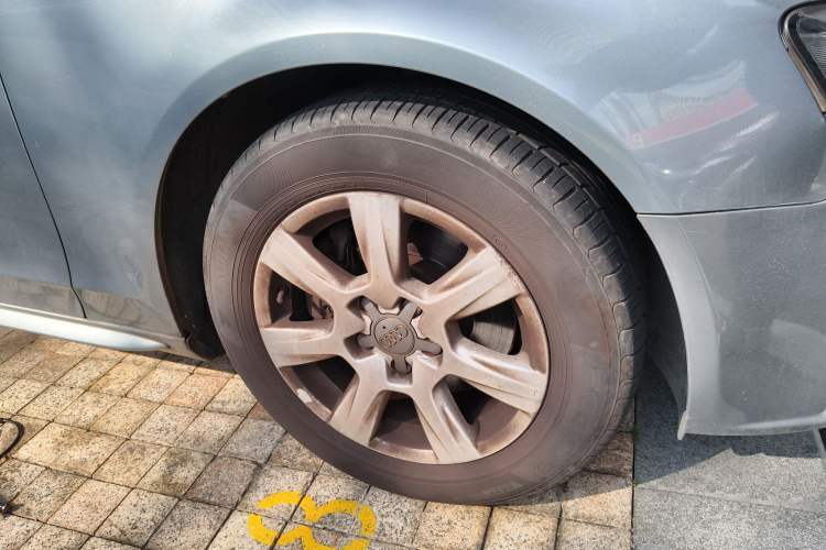 Used Audi A4L 2012 2.0 TFSI automatic standard version