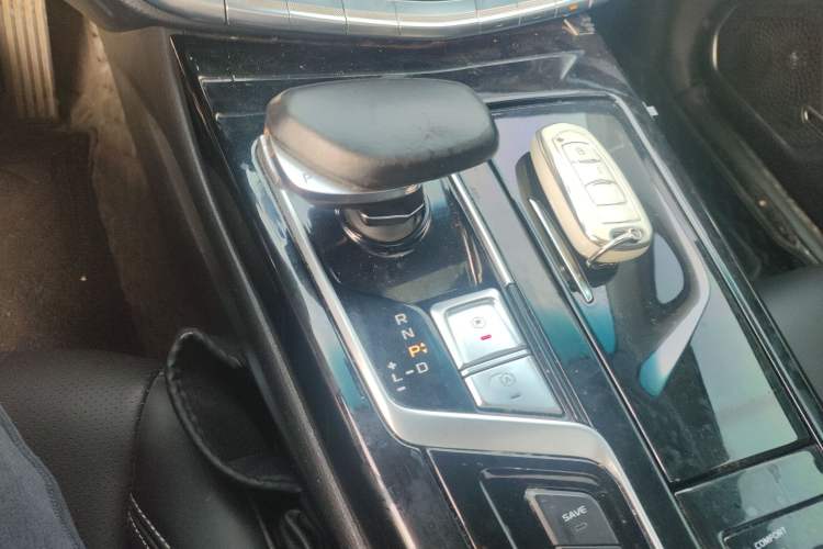 Used Geely Auto Emgrand GT New Energy 2018 1.5T PHEV Yaoxiang Edition Gear Lever