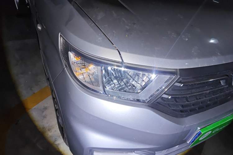 Used Wuling Hongguang V 2019 1.5L Enjoyment Version China VI LAR Right Front Headlight