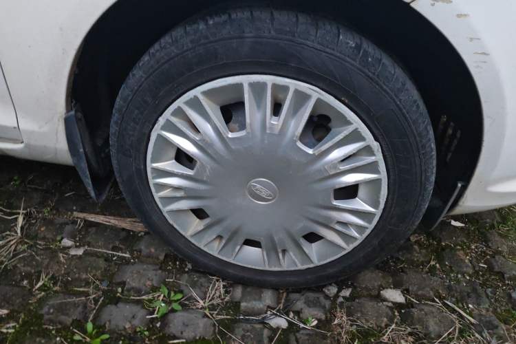 Used Ford Fiesta 2013 Sedan 1.5L Manual Fashion Edition Right Front Wheel Hub