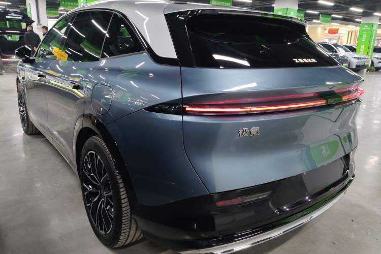 Used Zeekr 7X 2025 100 kWh Long-Range Rear-Wheel Drive with Intelligent Driving Features