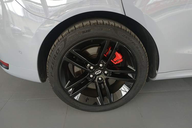 Used Hima AITO M5 2025 Extended-Range Ultra All-Wheel-Drive Version Right Rear Wheel Hub