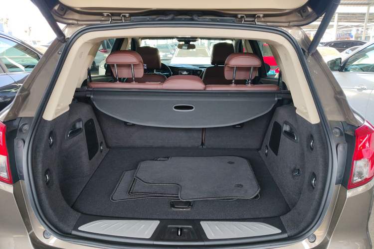 Used Buick Envision 2017 28T Four-Wheel Drive Elite Model Trunk