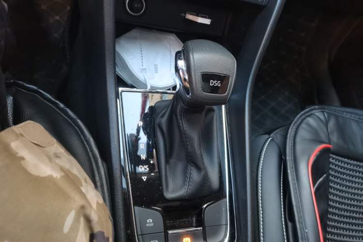 Used Skoda Karoq 2021 TSI280 Luxury Edition Gear Lever