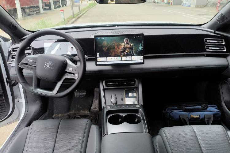 Used BYD Qin L 2026 DM-i 128KM Leading Edition Center Console