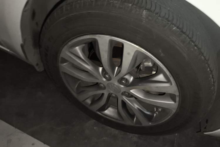 Used Buick GT 2018 18T Automatic Elite Model Right Front Wheel Hub