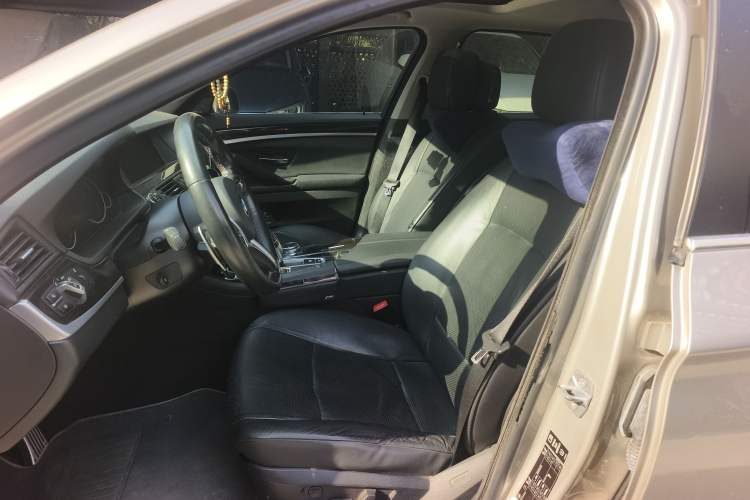 Used BMW 5 Series 2013 525Li Luxury Model
