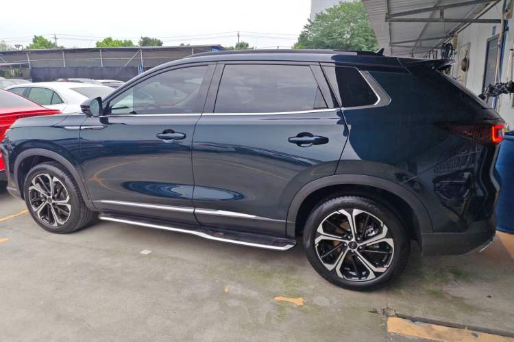 Used Dongfeng Aeolus Huge 2022 Mach Dual-Motor 1.5T MHD Dare-to-Dream Edition