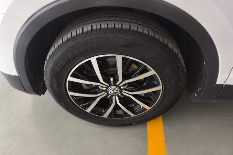 Used Volkswagen Tiguan L 2018 330TSI Automatic Two-Wheel Drive Comfort Edition Exterior 4