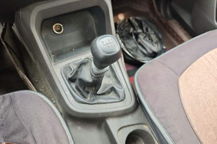 Used Wuling Hongguang V 2022 1.5L Enjoy Edition Electric-Powered LAR Gear Lever