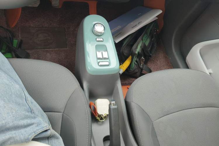 Used CHANGAN NEVO Lumin 2022 210km Sweet Edition Gear Lever