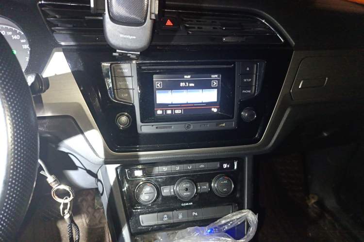 Used Volkswagen Touran 2018 Volkswagen Touran L 280TSI DSG Comfort Edition 7 Seats China V Emission Standard Audio And AC Panel