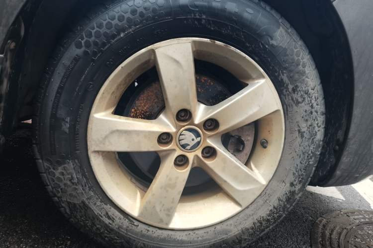 Used Skoda Rapid 2015 1.6L Manual Le Xuan Model