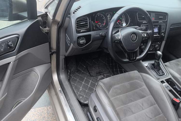 Used Volkswagen Golf 2014 1.4TSI Automatic Flagship Model Driver Seat