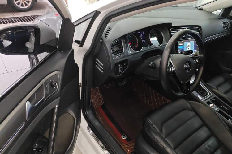 Used Volkswagen Golf 2016 230TSI Automatic Luxury Version