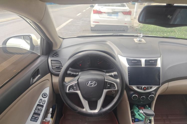 Used Hyundai Verna (older generation) 2016 1.4L Automatic Smart GLS Steering Wheel