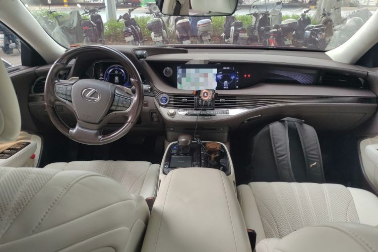 Used Lexus LS 2018 500h Executive Edition China VI