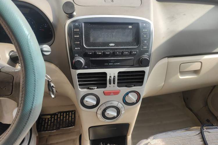 Used Chery Fengyun 2 2010 Hatchback 1.5L Powerful Model Audio And AC Panel