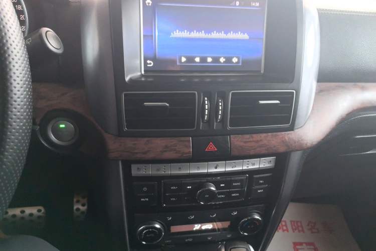 Used BAIC Off-Road BJ80 2018 2.3T Automatic Premium Version China V Emission Standard Audio And AC Panel