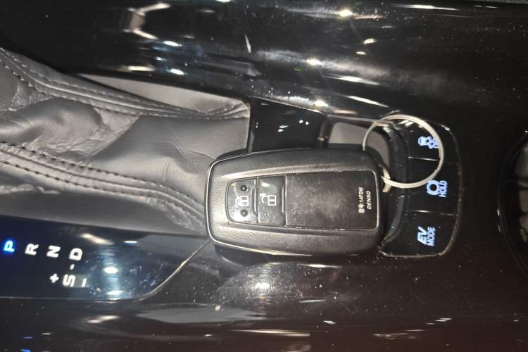 Used Toyota C-HR 2021 Dual-Motor 2.0L E-CVT Luxury Edition Vehicle Key